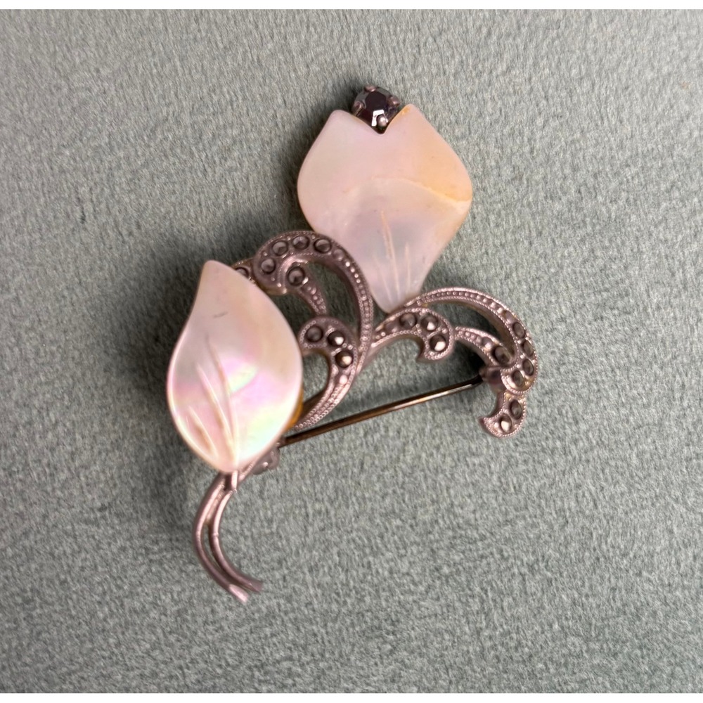 Vintage Mother of Pearl Marcasite Flower Brooch‎ Silver Tone Art Deco P097